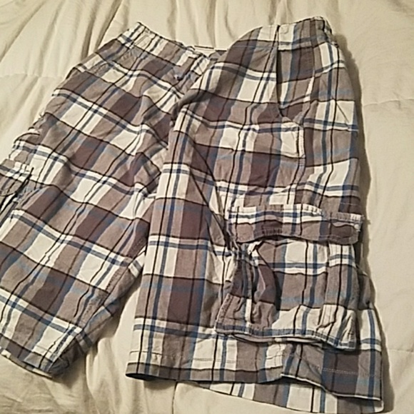 Blue and grey plaid cargo shorts - Picture 2 of 3